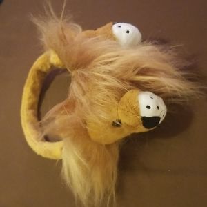 LUCKY LIONS retractable headphones!